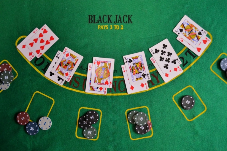 Game bài Blackjack thu hút nhiều người chơi tham gia